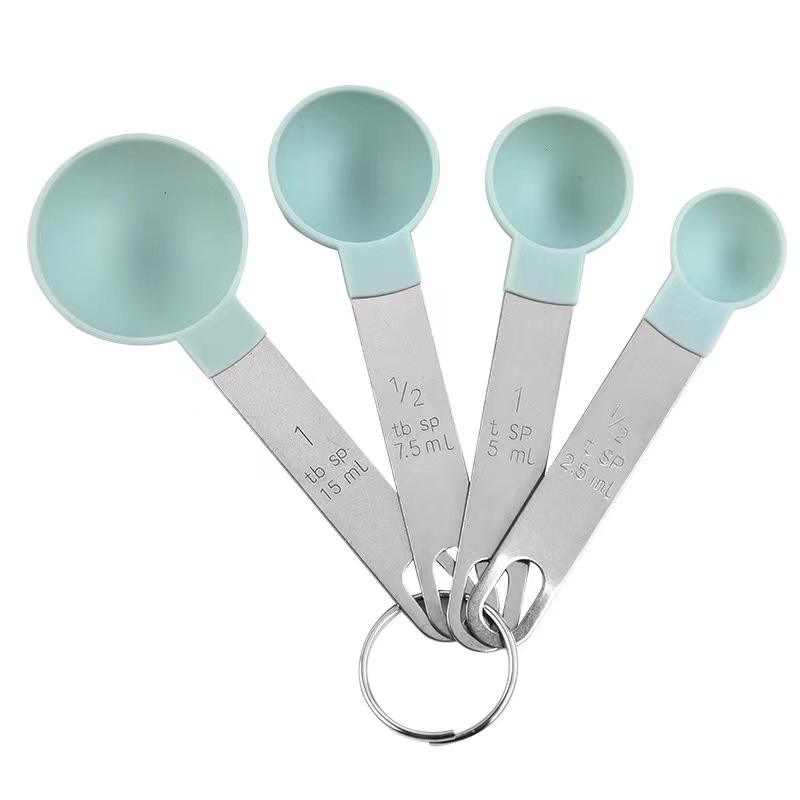 green-measuring-spoons